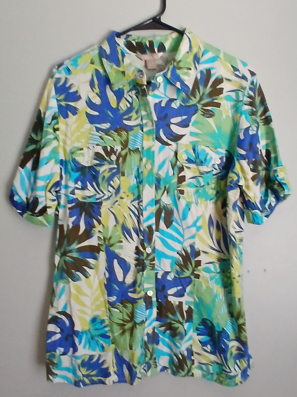 PWhite Stag Women's Short-Sleeve Button-Down Shirt - Blue Green Leaf Print Linen
